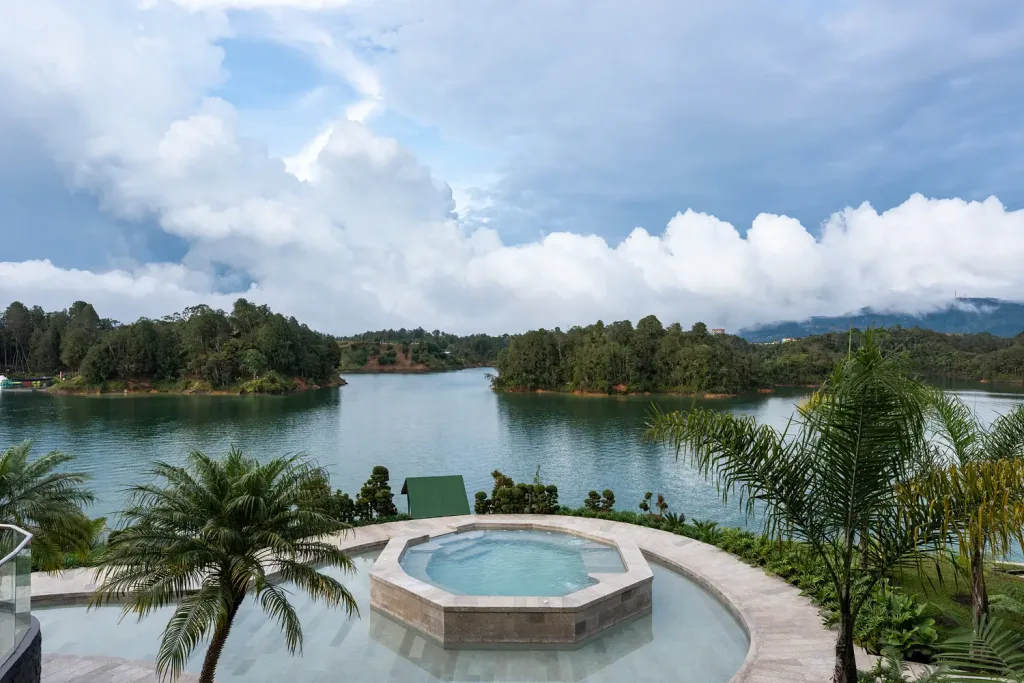 vista-a-la-represa-guatape